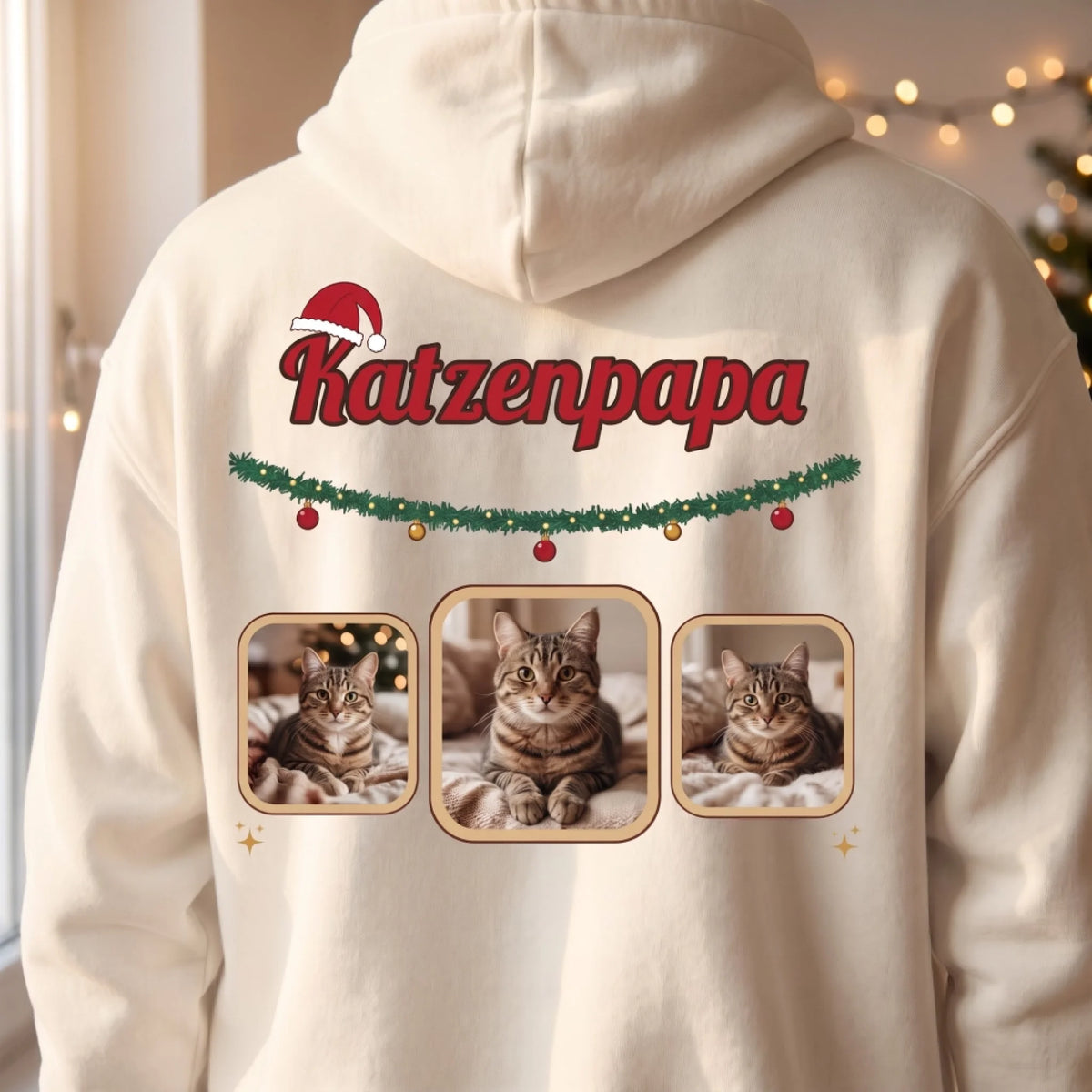Katzenpapa Weihnachts-Hoodie in Beige – Nahaufnahme Fotodruck