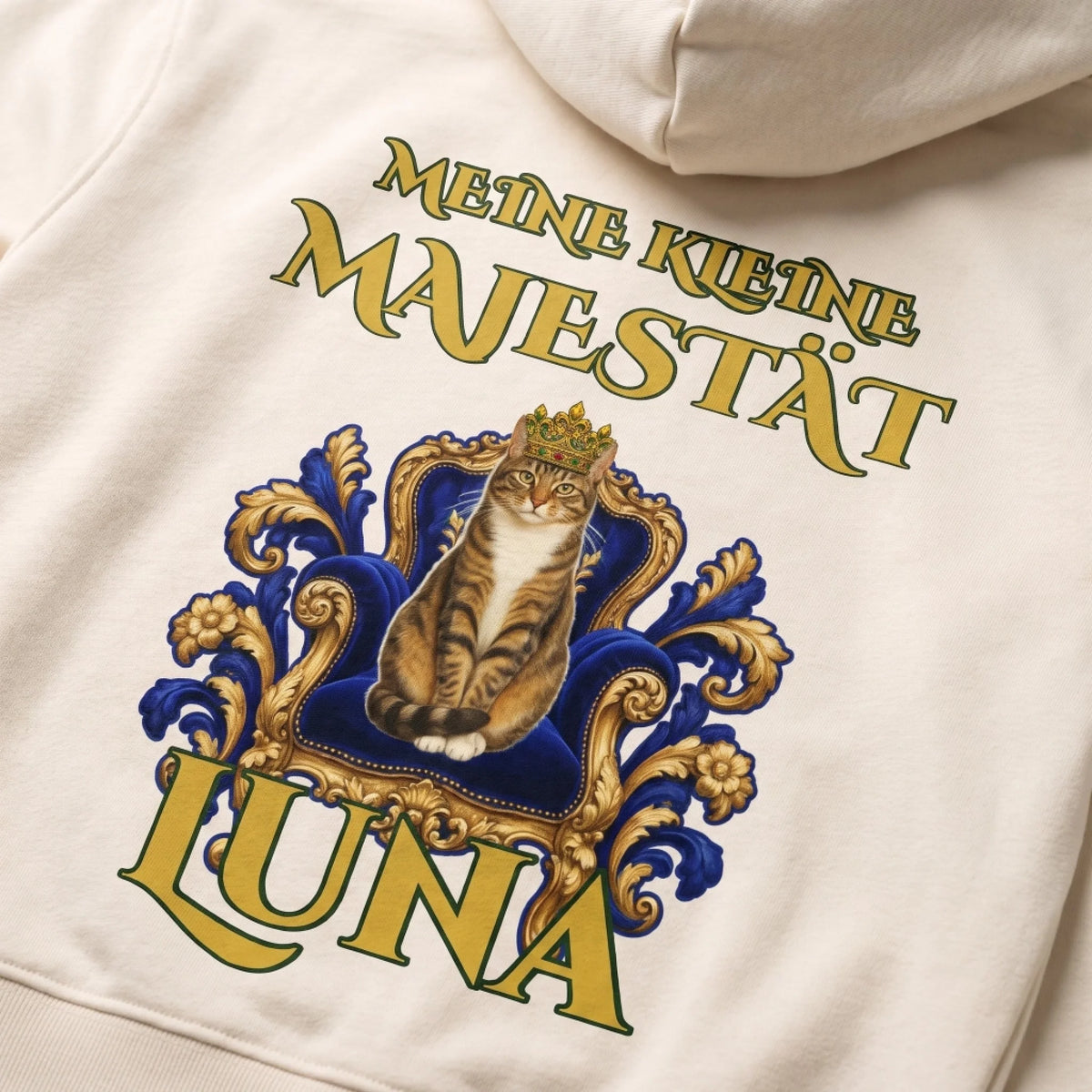 majestaet-hoodie-beige-nahaufnahme