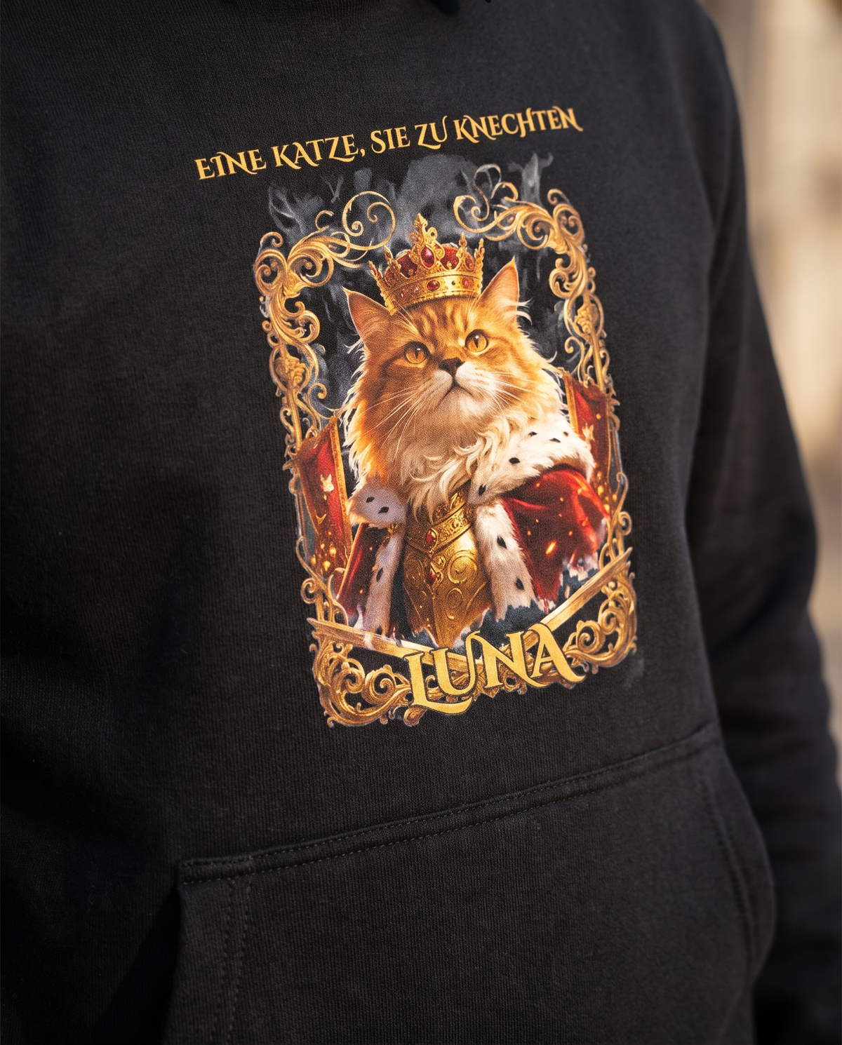 eine-katze-sie-zu-knechten-katzen-hoodie-closeup