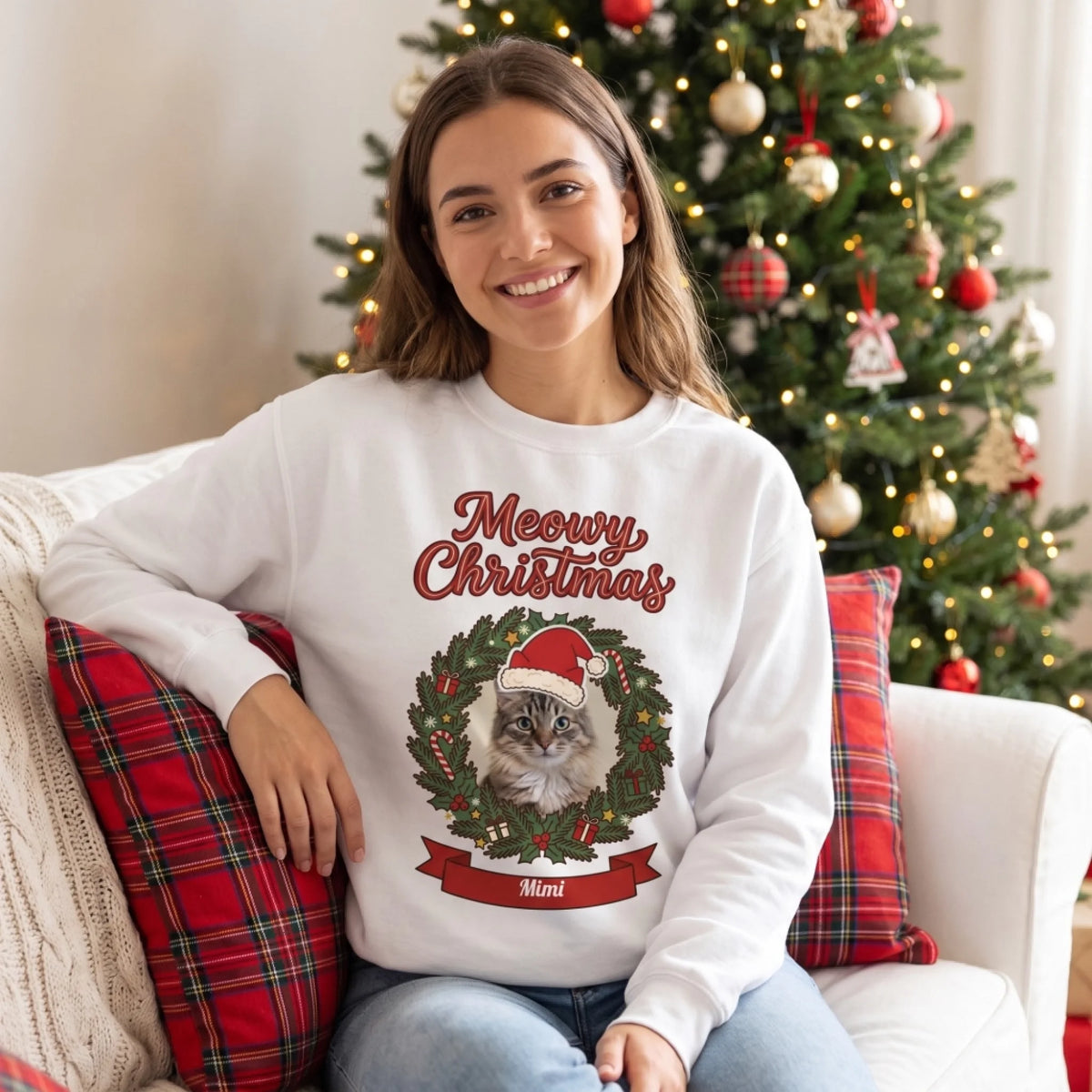 Meowy Christmas Sweatshirt – am Model