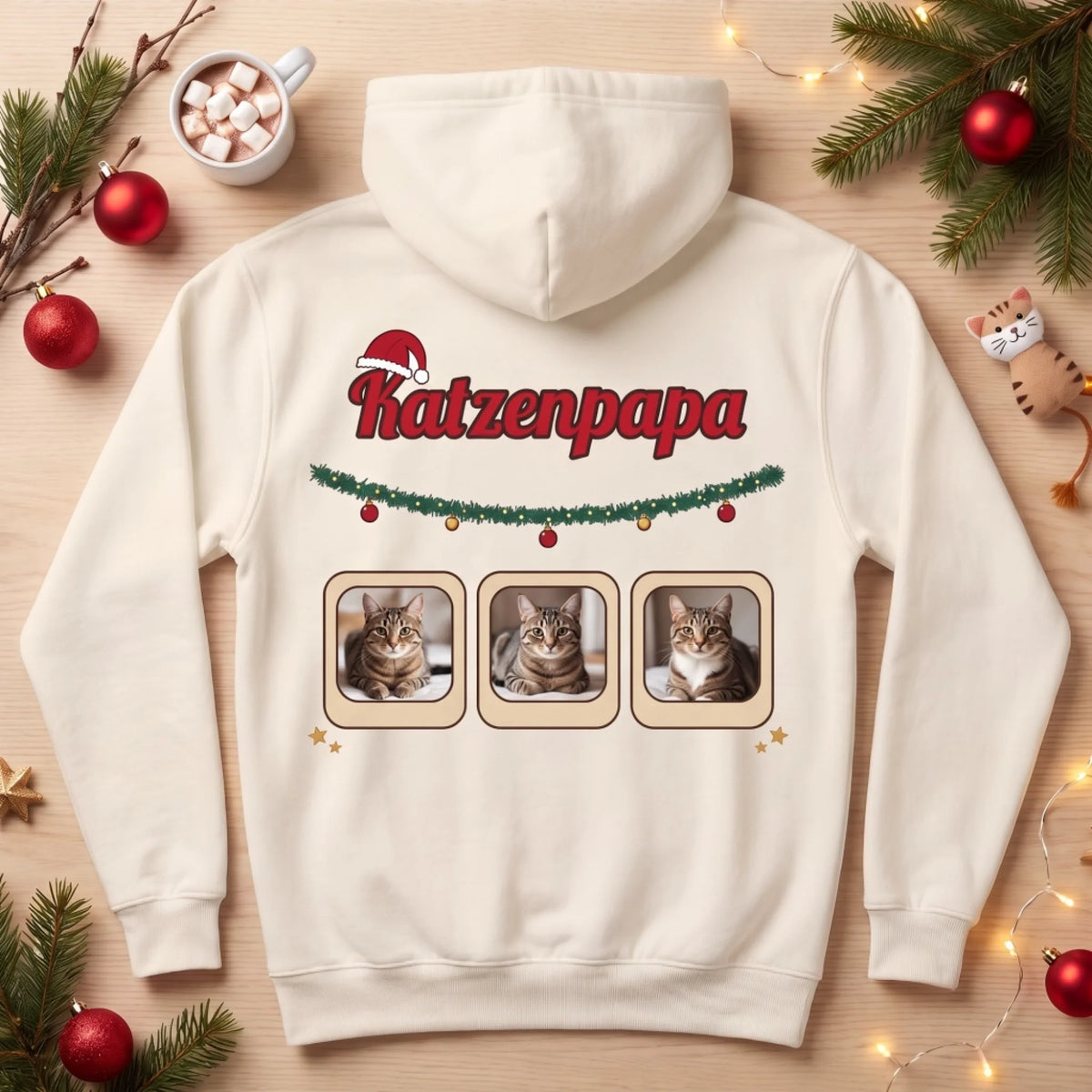 Katzenpapa Weihnachts-Hoodie mit Katzenfotos in Beige – Flatlay