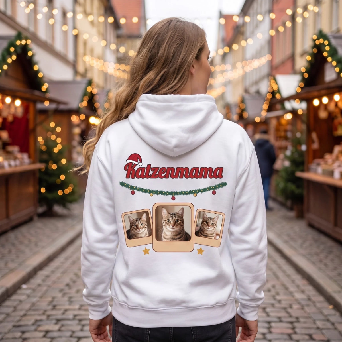 Katzenmama Weihnachts-Hoodie in Weiß am Model
