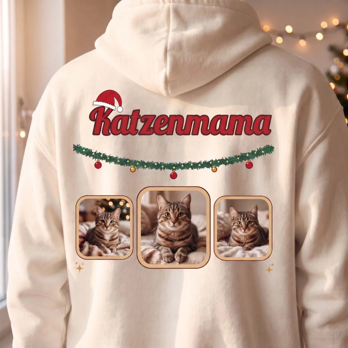 Katzenmama Weihnachts-Hoodie in Beige – Nahaufnahme Fotodruck