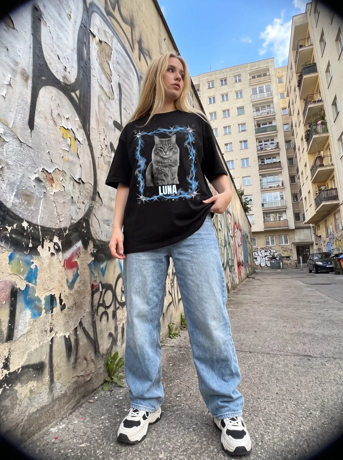 Bootleg Katzen Shirt am Model – personalisiertes Oversized T-Shirt von Mr. Fluffel