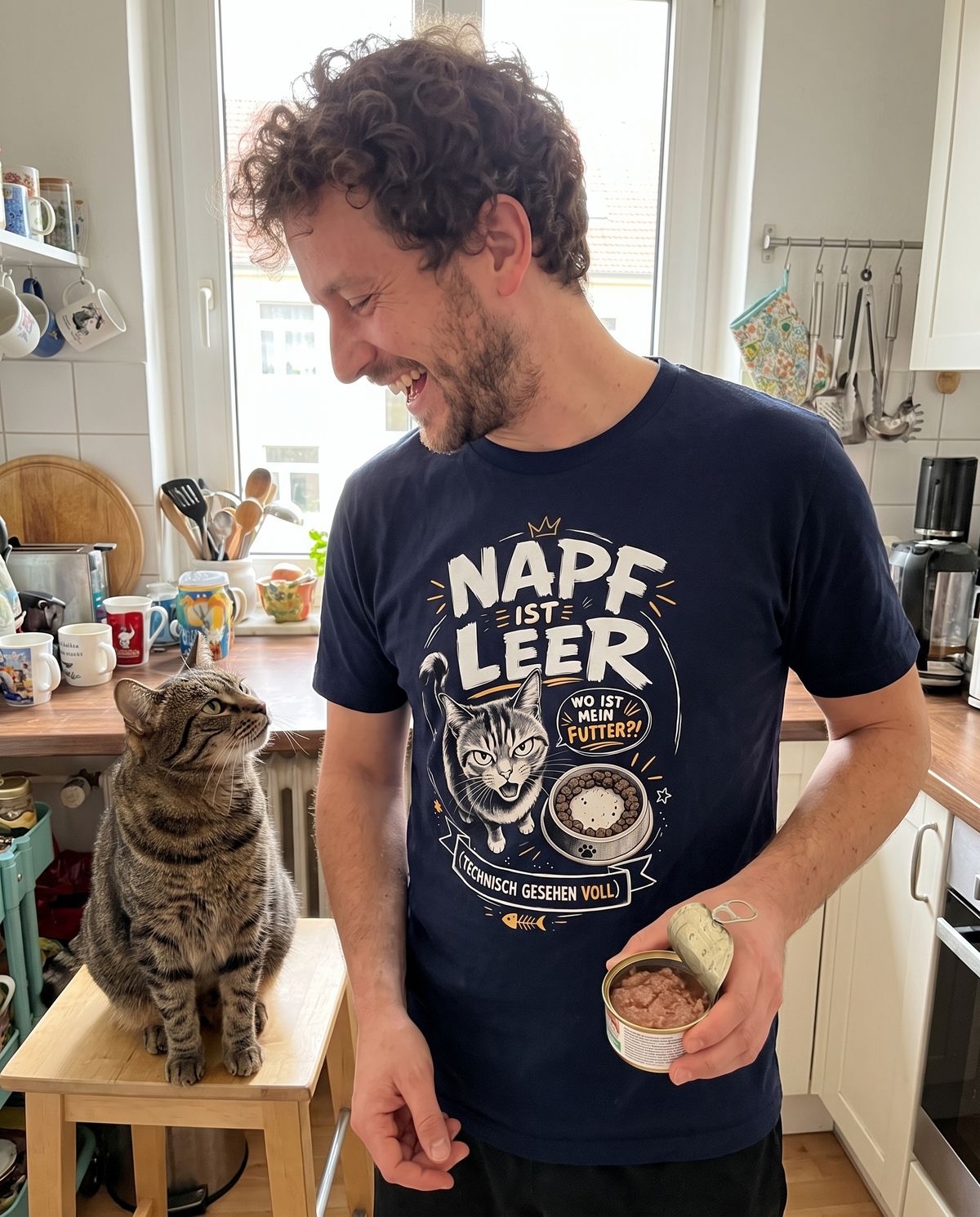 Napf ist leer – Lustiges Katzen T-Shirt von Mr. Fluffel – weitere Ansicht