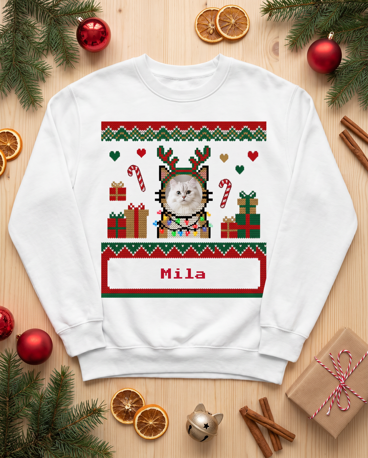 Ugly Christmas Sweater mit Katzenfoto – Flatlay