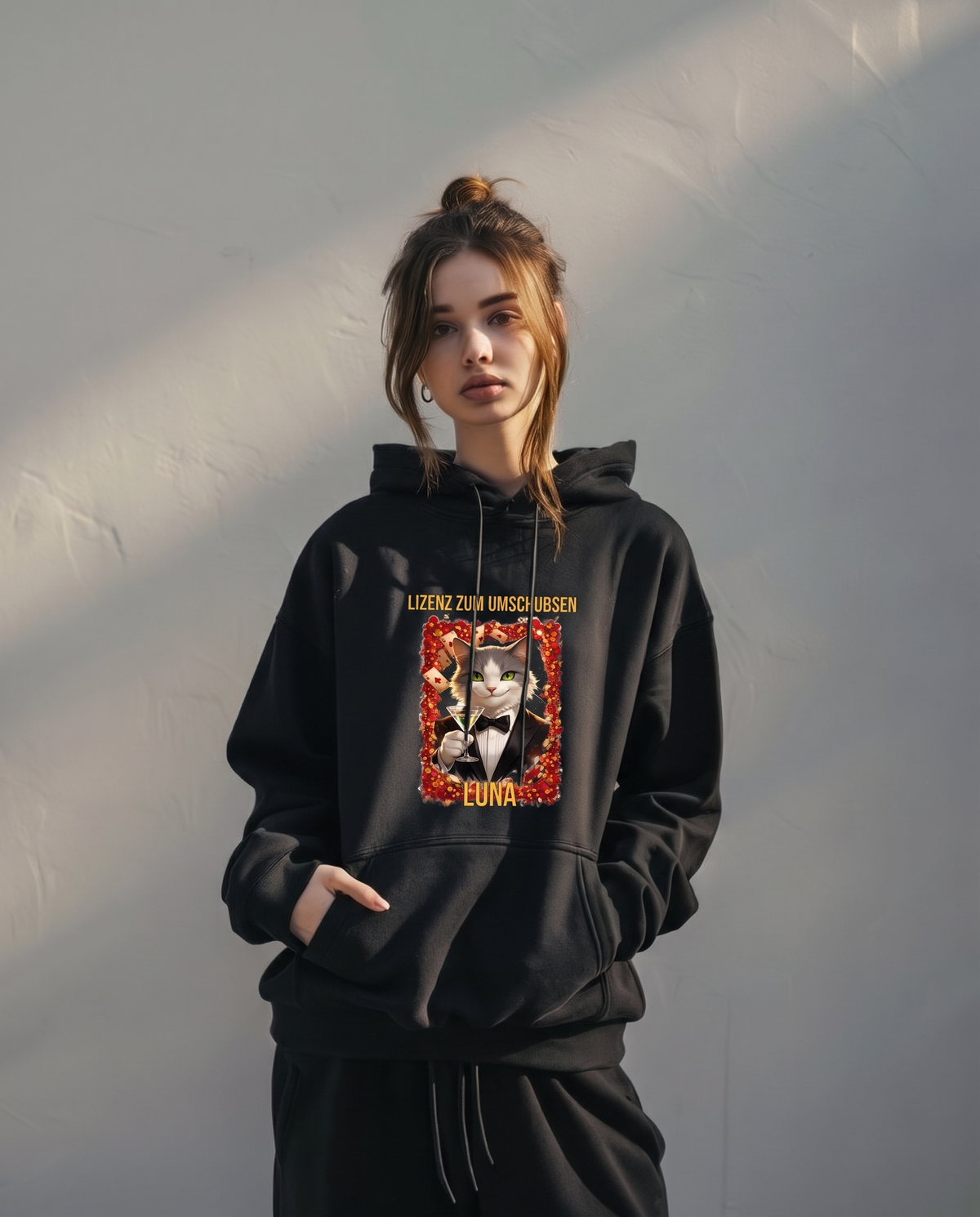 lizenz-zum-umschubsen-katzen-hoodie-model